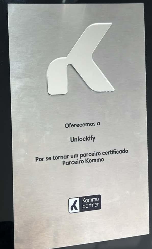 Placa de parceiro certificado Kommo da Unlockify